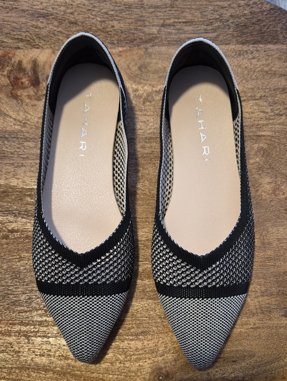 Tahari Woven Black And Tan Skimmers